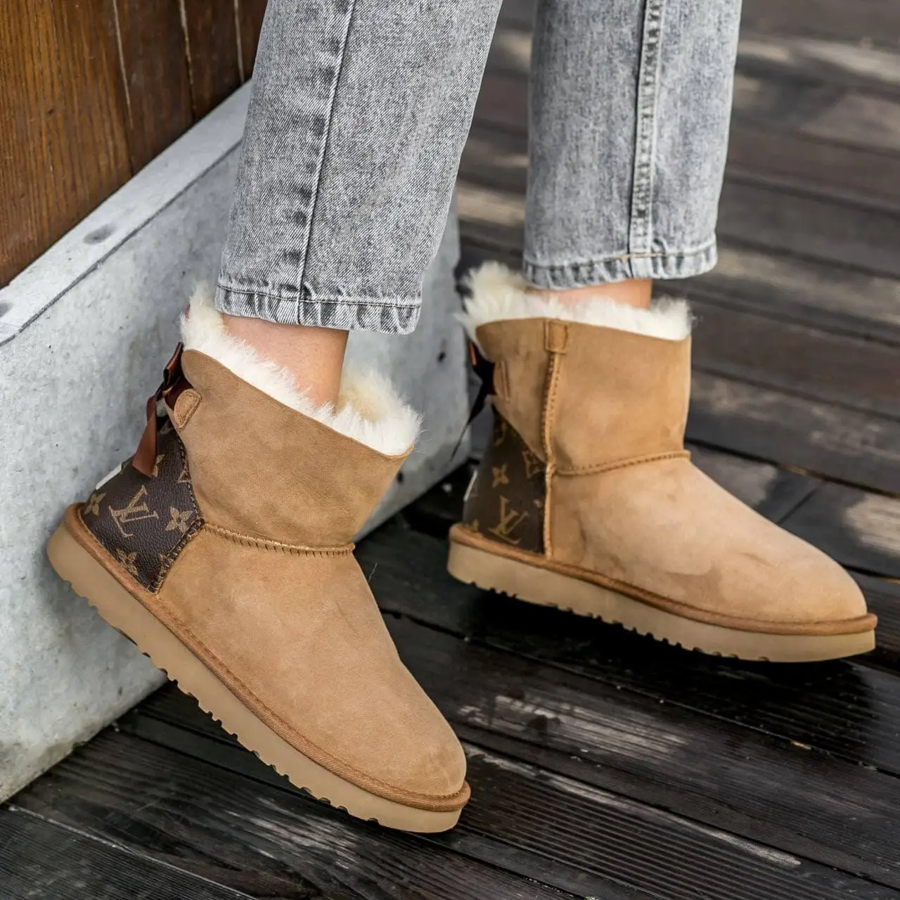 UGG X Louis Vuitton Bailey Bow II Kasut Salji Mini Chestnut Kulit Domba Wanita 1016501