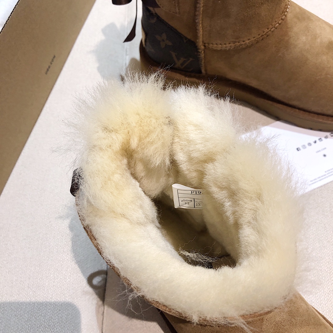 UGG X Louis Vuitton Bailey Bow II Kasut Salji Mini Chestnut Kulit Domba Wanita 1016501