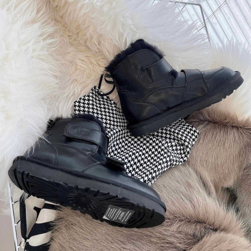 Tali Fesyen Klasik UGG But Bikers Wanita Suede Hitam