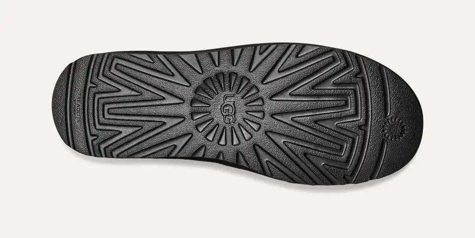 UGG Neumel Moc Classic 블랙 스웨이드 남성 스노우 부츠 1121645