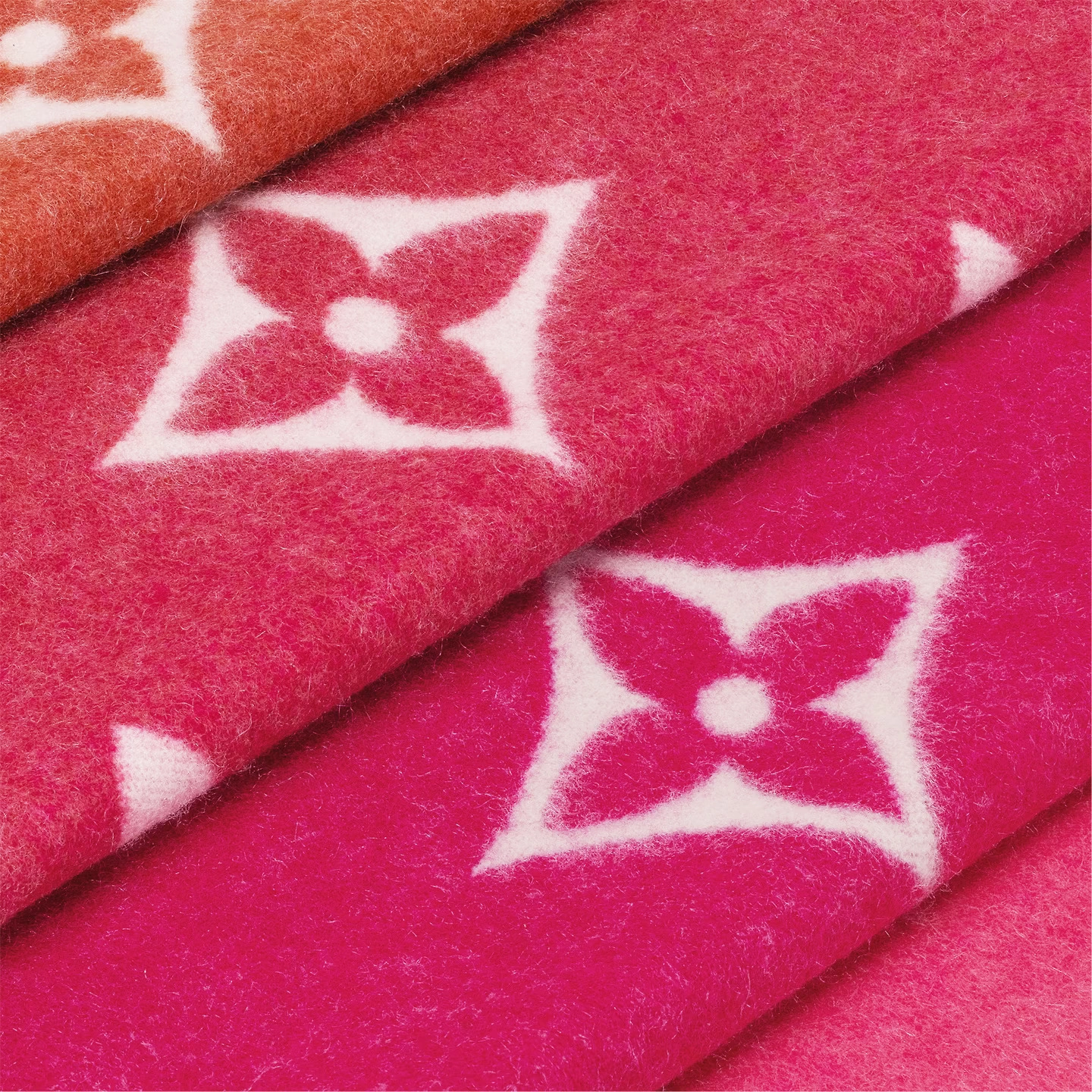 Louis Vuitton Monogram Classic Reykjavik Gradient Signature Grenadine Cashmere Women Sash Scarf M79506