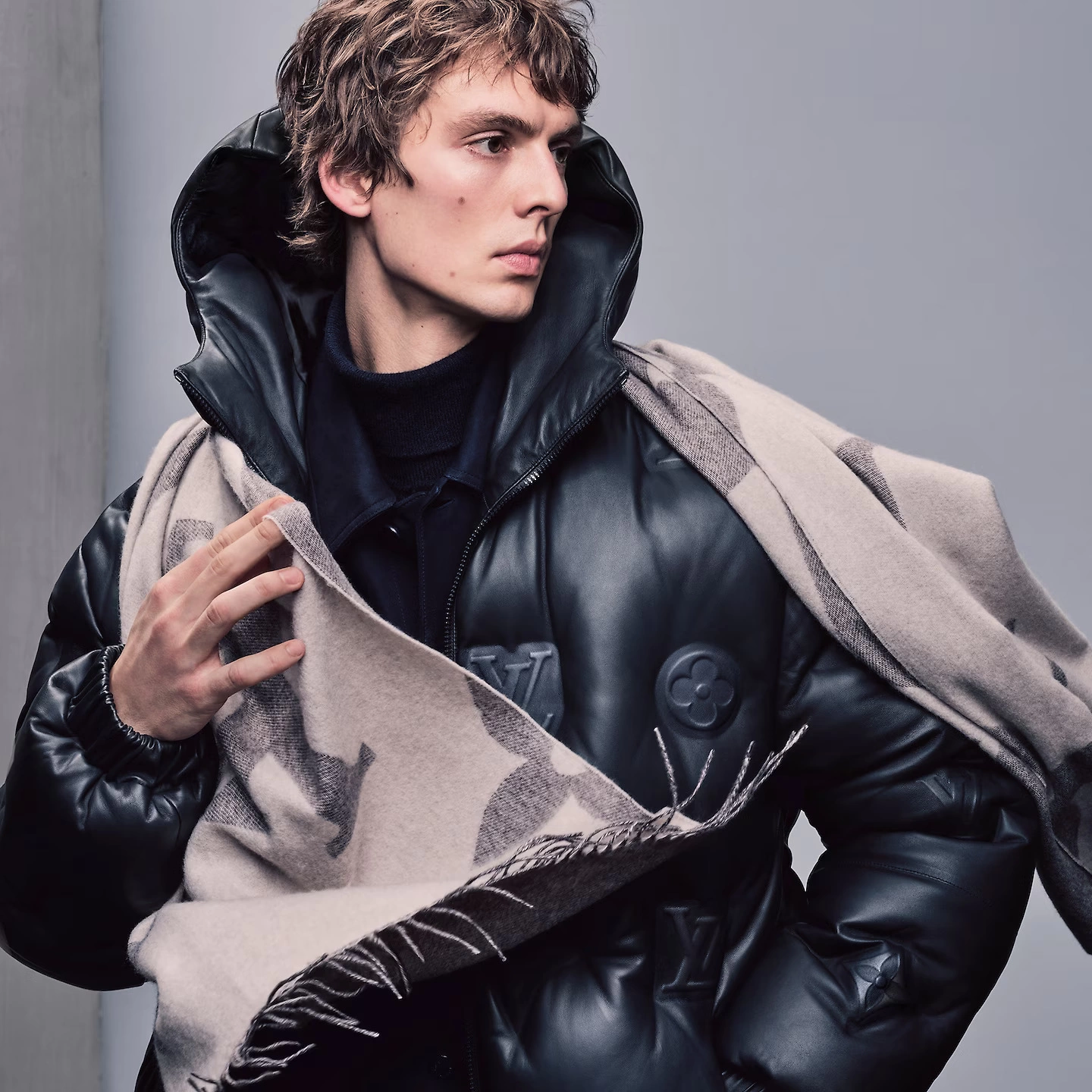 Louis Vuitton Monogram Classic MNG Giant Iconic Grey Cashmere Unisex Sash Scarf M77951