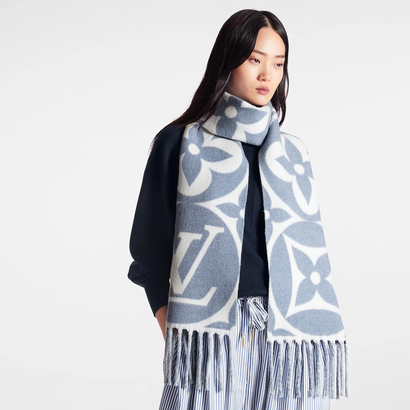 Louis Vuitton Monogram Classic FLIGHT MODE LV Medallion Blue Wool Women Sash Scarf M79214