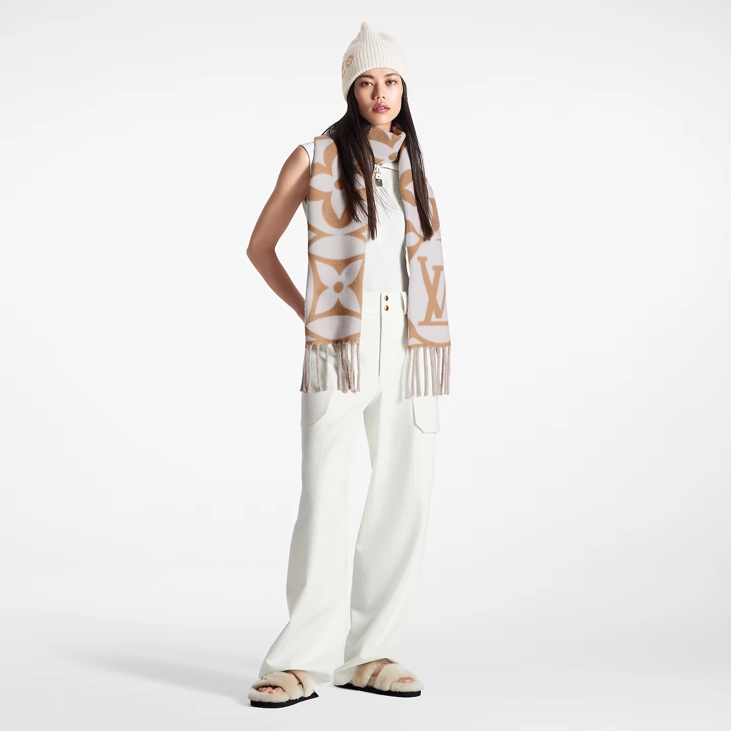 Louis Vuitton Monogram Classic FLIGHT MODE LV Medallion Beige Rose Wool Women Sash Scarf M79213