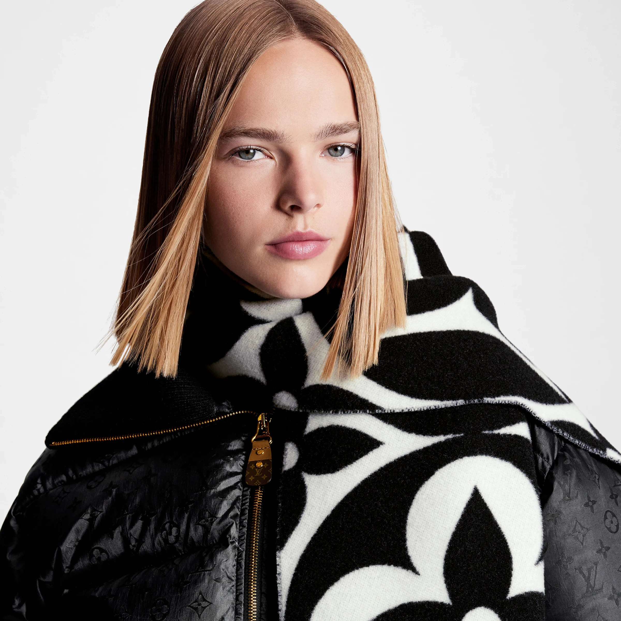 Louis Vuitton Monogram Classic FLIGHT MODE LV Medallion Black Wool Women Sash Scarf M79212